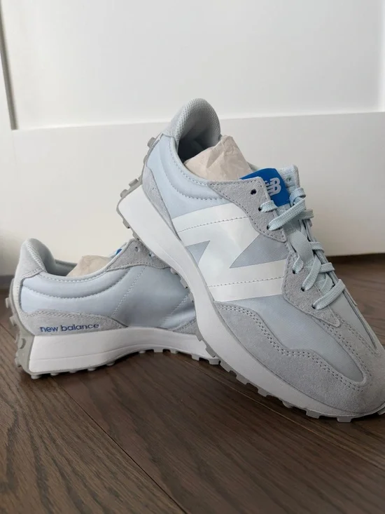 BRAND NEW Women’s NEW BALANCE 327 Pale Blue & White Sneakers Size 10 - Picture 4 of 4